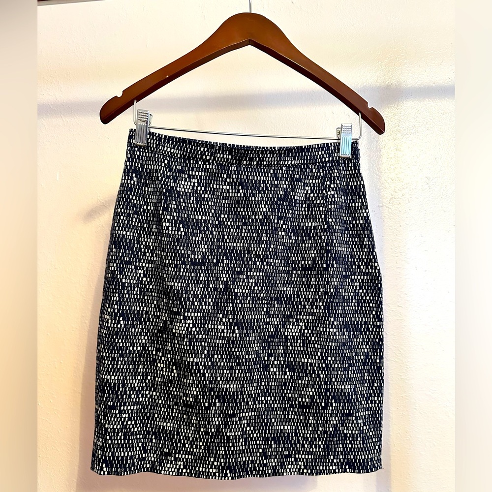 MaxMara Weekend Pencil Skirt Black and White. Size 2.